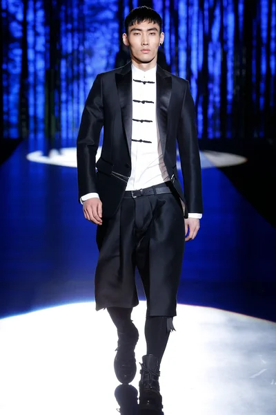 Look 32